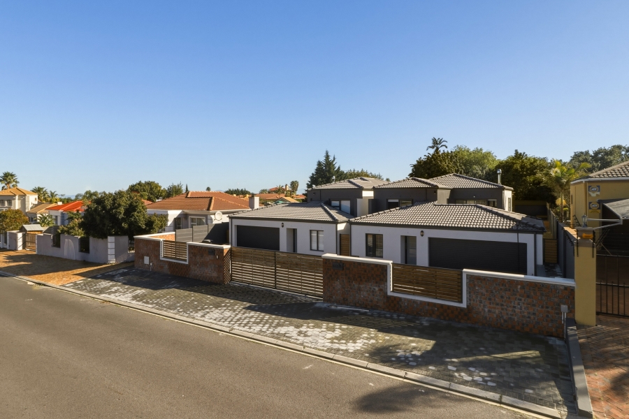 4 Bedroom Property for Sale in Somerset Ridge Western Cape